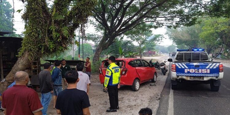 FOTO: MATAKALTENG - Jajaran Satlantas Polresta Palangka Raya, pada saat melakukan olah TKP.