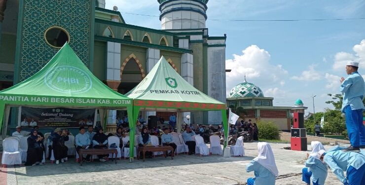 FOTO : DIAN/MATA KALTENG - Lomba yel-yel peserta kemah Brigade Masjid se Kotim di Islamic Center, Minggu 22 Oktober 2023.