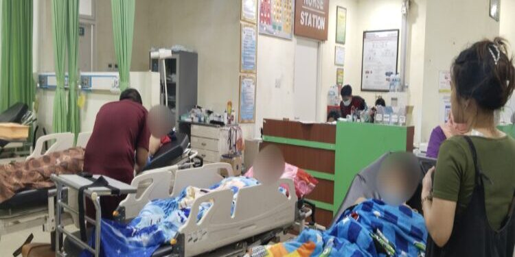 FOTO: DOKUMENTASI MATA KALTENG- Sejumlah orang sedang dilakukan perawatan terkait konflik lahan Desa Pelantaran pada waktu lalu.