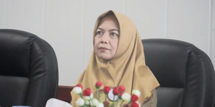 FOTO: VI/MATAKALTENG - Asisten Ekobang Sri Widanarni mengikuti Rakor Pengendalian Inflasi Daerah Bersama Kemendagri secara virtual.