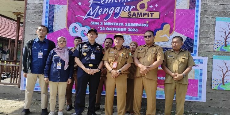 FOTO: DISDIK/MATA KALTENG - Kegiatan Kemenkeu mengajar 8 di SDN 2 Mentaya Seberang, 23 Oktober 2023.