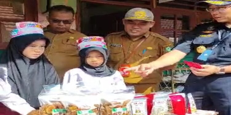 FOTO: DISDIK/MATA KALTENG - Kegiatan Kemenkeu mengajar 8 di SDN 2 Mentaya Seberang, Kecamatan Seranau, Kotim, 23 Oktober 2023.