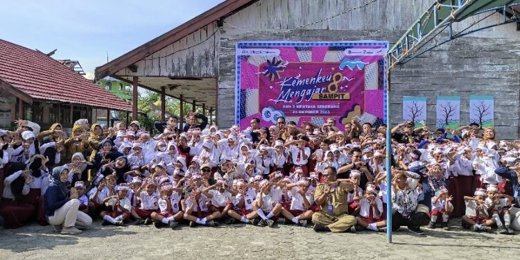 FOTO: Disdik/MATA KALTENG - Kemenkeu mengajar 8 di SDN 2 Mentaya Seberang, 23 Oktober 2023.
