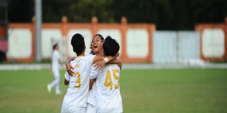 FOTO: MATAKALTENG - Para pemain Tim Pra Pon Putri Kalteng, saat melakukan selebrasi.