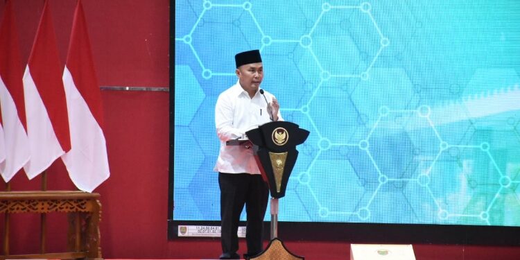 FOTO: MATAKALTENG - Gubernur Kalteng, Sugianto Sabran, saat menyampaikan sambutan pada pengukuhan pengurus KDEKS Periode 2023-2025.