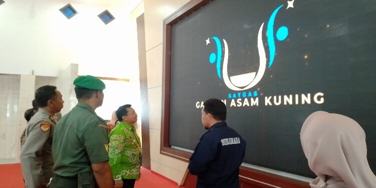 FOTO: AKH/MATAKALTENG - Pj Bupati Sukamara bersama Forkopimda saat melaunching Satgas Gangan Asam Kuning.