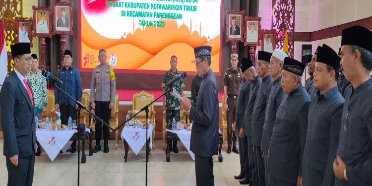 FOTO: DEVIANA/MATAKALTENG - Pelantikan dewan hakim, juri dan panitera, Kamis 26 Oktober 2023.