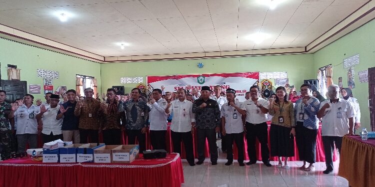 FOTO : DOK DEVIANA/MATAKALTENG - Asisten I Setda Kotim Rihel saat berada di Desa Bagendang Hilir, Rabu 24 Oktober 2023.