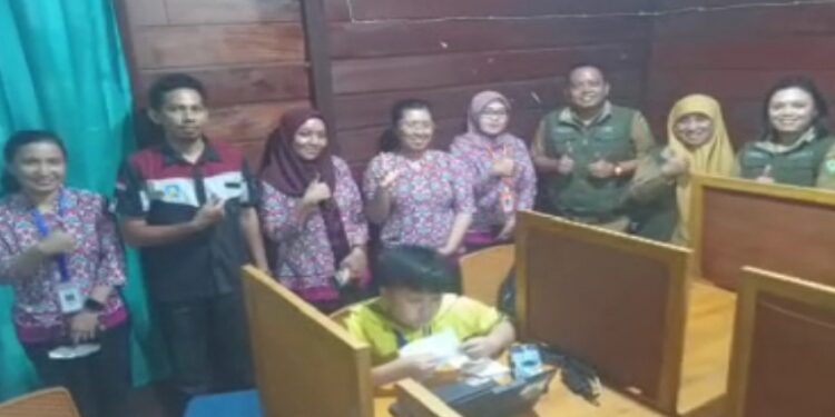 FOTO: DISDIK/MATA KALTENG - Monitoring ANBK oleh Disdik Kotim di Kota Sampit, 27 Oktober 2023.