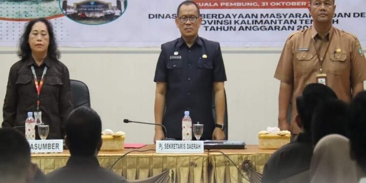 FOTO: PROKOM SERUYAN/MATA KALTENG - Pj Sekda Seruyan, Bahrun Abbas (tengah) saat menghadiri acara peningkatan kapasitas BPD se-Kabupaten Seruyan di Aula Bappedalitbang setempat, Selasa 31 Oktober 2023.