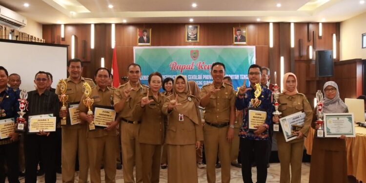 FOTO: VI/MATAKALTENG - Foto bersama usai Rapat Kerja Teknis (Rakernis) Bidang Perpustakaan Tingkat Provinsi Kalteng Tahun 2023.