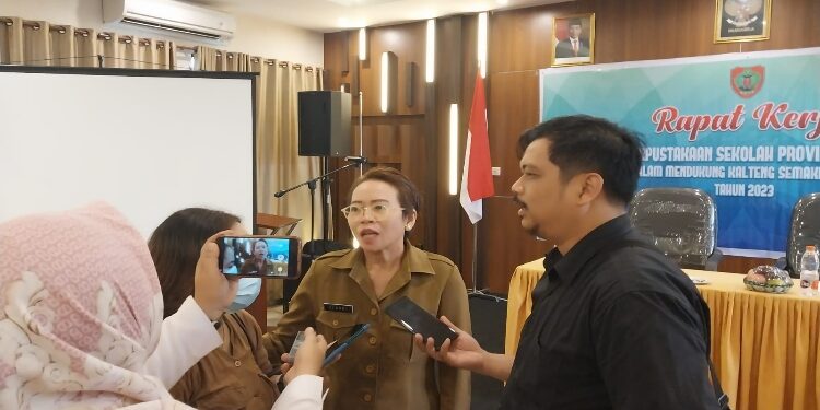 FOTO: VI/MATAKALTENG - Kepala Bidang Pengembangan Perpustakaan dan Pembudayaan Gemar Membaca Dispursip Kalteng, Elahni Leiden.