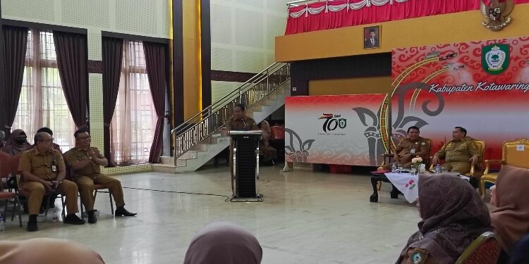 FOTO: DEVIANA/MATAKALTENG - Kadinsos Kotim Wiyono saat pemaparan terkait aplikasi SIPET ULIN, Senin 30 Oktober 2023.