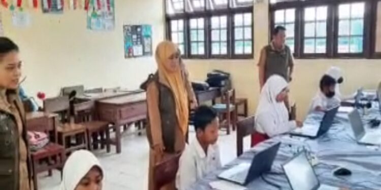 FOTO: DOK/MATA KALTENG - ANBK SD di Kelurahan Sawahan.