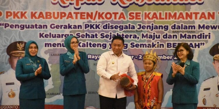 FOTO: VI/MATAKALTENG - Wagub Kalteng, H Edy Pratowo, pada saat membuka rapat konsultasi TP PKK se-Kalteng.