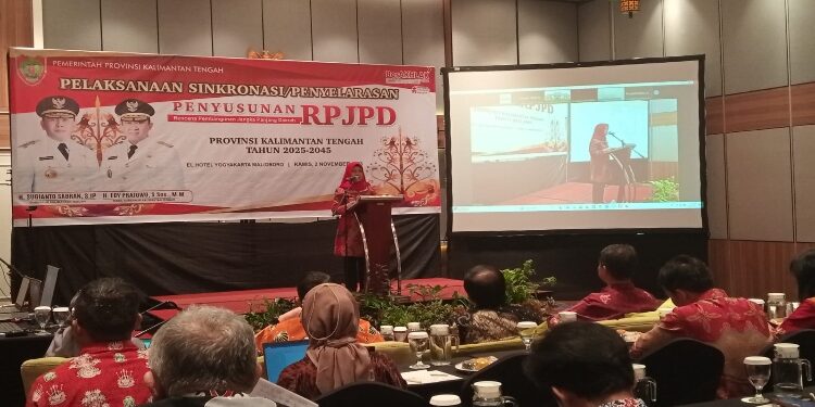 FOTO: MATAKALTENG - Sinkronisasi/Penyelarasa Penyusunan RPJMD Tahun 2025-2045 Pemprov Kalteng, di Hotel El Royal, Yogyakarta.