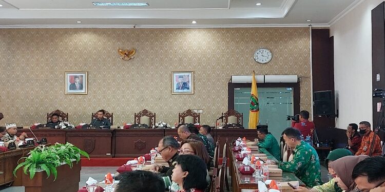 FOTO: VI/MATAKALTENG - Rapat Paripurna Ke-6 Masa Persidangan III Tahun Sidang 2023 di Ruang Rapat Gabungan, Lantai I Gedung DPRD Provinsi Kalimantan Tengah.