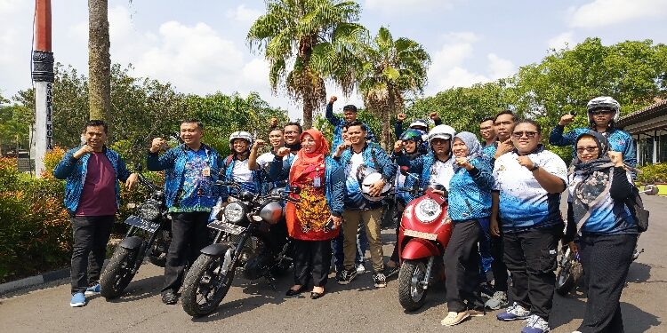 FOTO : DEVIANA/MATAKALTENG - Pelepasan atlet PWI Kotim ke Porwada oleh Wakil Bupati Kotim Irawati, Rabu 2 November 2023.