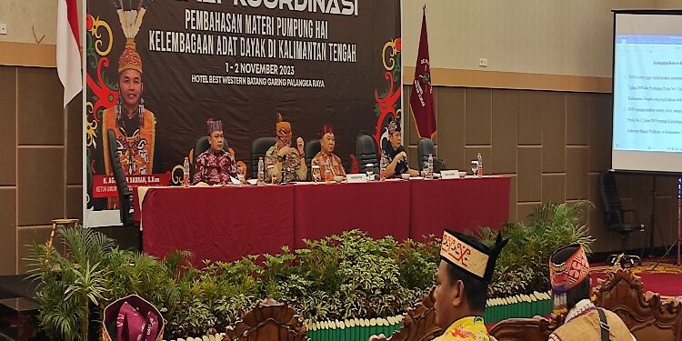 FOTO : VI/MATAKALTENG - Rakor pembahasan materi Pumpung Hai Kelembagaan Adat Dayak Kalteng.