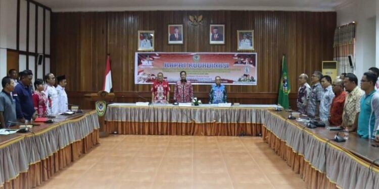 FOTO: PROKOM SERUYAN/MATA KALTENG - Suasana saat rakor koordinasi (rakor) persiapan penyusunan Raperbub tentang Pajak dan Retribusi Daerah yang dihadiri langsung oleh Pj Bupai Seruyan di Aula Kantor Bupati Seruyan, kemarin.