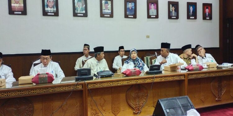 FOTO: MATAKALTENG - Pertemuan antara DPRD Kalteng bersama Pengurus Majelis Ulama Indonesia (MUI) Kalteng.