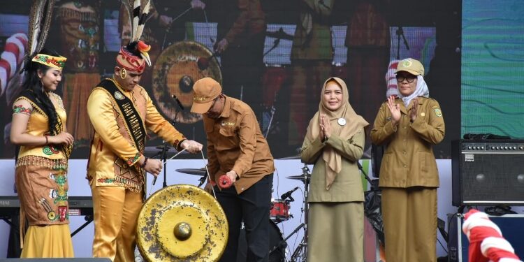 FOTO: VI/MATAKALTENG - Asisten Ekobang Sri Widanarni Hadiri Pembukaan Jambore Konservasi Alam di Tangkiling.