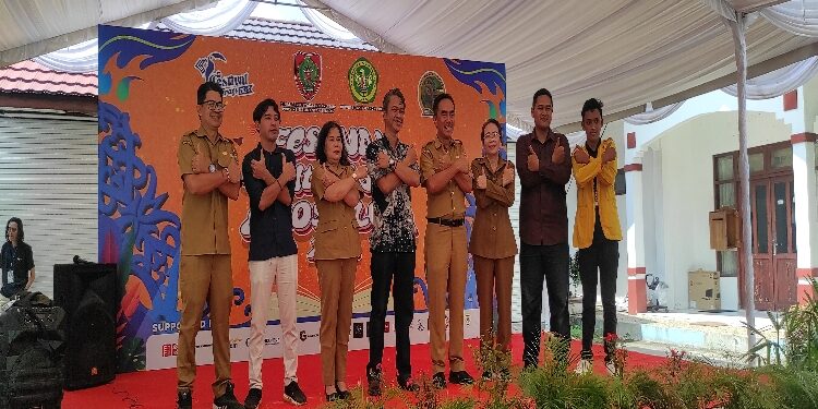 FOTO: VI/MATAKALTENG - Pembukaan Festival Literasi dan Sosiologi, bertempat dihalaman Perpustakaan Daerah, Jalan AIS Nasution, Palangka Raya.