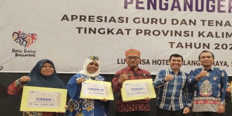 FOTO: IST/MATA KALTENG - Penganugrahan apresiasi guru dan tenaga pendidik oleh BGP Kalteng.