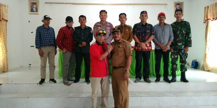 FOTO: AND/MATAKALTENG - Foto bersama usai dilakukan mediasi.