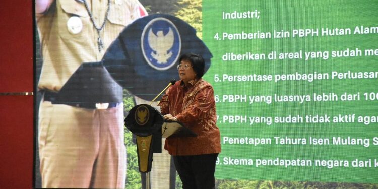 FOTO: VI/MATAKALTENG - Menteri LHK RI, Siti Nurbaya, saat merespon permintaan Gubernur Kalteng.