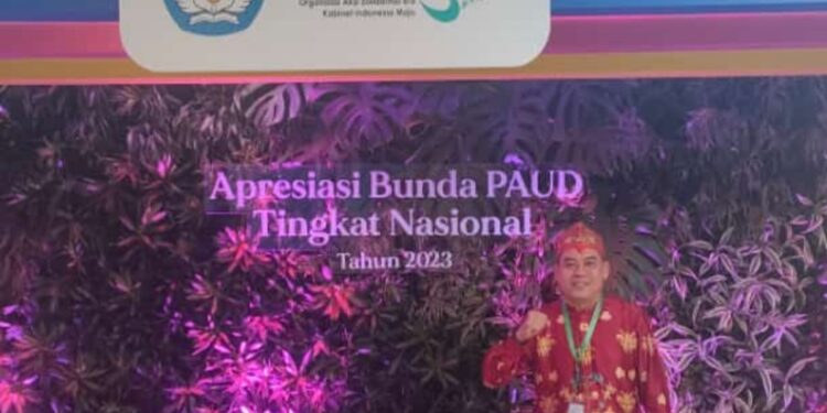 FOTO: IST/MATA KALTENG - Plt Kepala Disdik Kotim, M Irfansyah saat mengikuti kegiatan apresiasi bunda paud tingkat nasional, 8 November 2023.