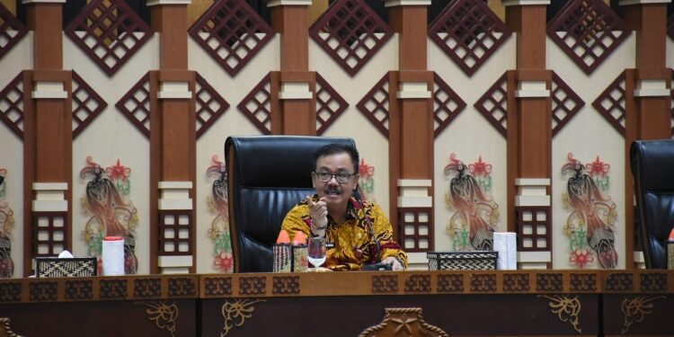 FOTO: VI/MATAKALTENG - Staf Ahli Gubernur Herson B. Aden Pimpin Rapat Persiapan Peringatan HUT KORPRI, Hari Pahlawan, dan Semarakkan UCI MTB.