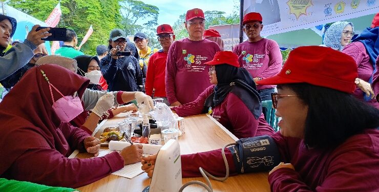 FOTO : DEVIANA/MATAKALTENG - Skrining kesehatan yang dilakukan oleh Dinkes Kotim, Minggu 12 November 2023.