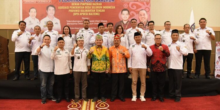 FOTO: VI/MATAKALTENG - Sekda Nuryakin menghadiri Rakerda dan Pelantikan DPD APDESI Kalteng serta Rakor Kepala Desa Se-Kalteng.