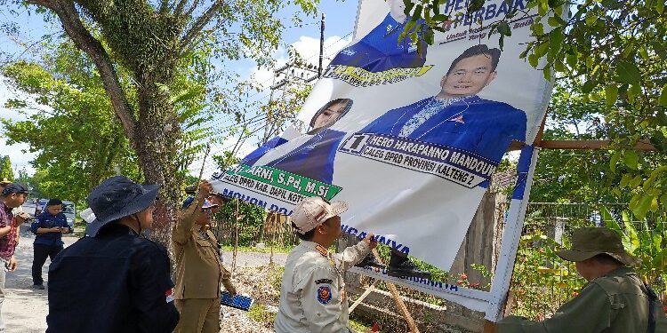 FOTO : DEVIANA/MATAKALTENG - Tim saat melepas APK di Jalan HM. Arsyad, Selasa 14 November 2023.