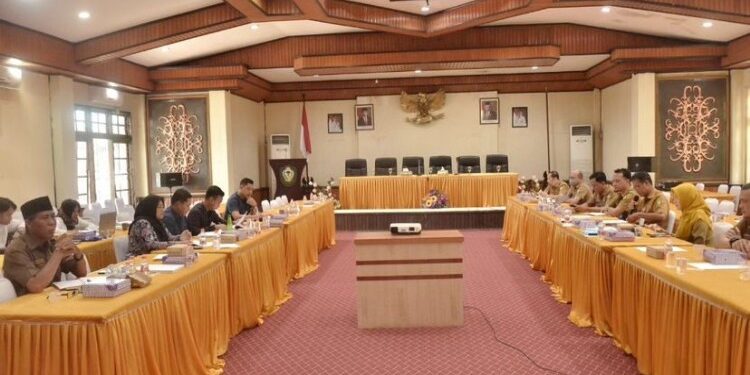FOTO: DIAN/MATA KALTENG - Rapat kerja komisi IV DPRD Kotim bersama mitra kerja, 15 November 2023.