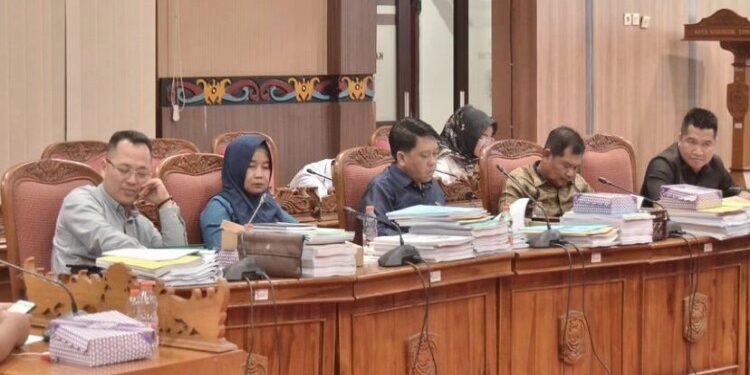 FOTO:DIAN/MATA KALTENG - Rapat kerja Komisi I belum lama ini bersama 17 kecamatan dan OPD mitra.