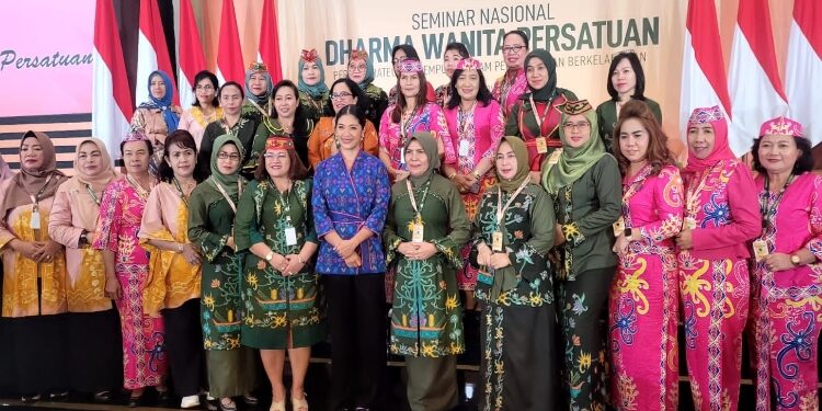 FOTO: IST/MATAKALTENG - Ketua DWP Provinsi Kalteng Anitha Nuryakin menghadiri Seminar Nasional Peran Strategis Perempuan dalam Pembangunan Berkelanjutan.