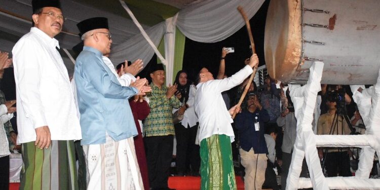FOTO: MATAKALTENG - Gubernur Sugianto Sabran secara resmi membuka MTQH XXXI Tingkat Provinsi Kalteng di Lapangan Sampuraga Pangkalan Bun.