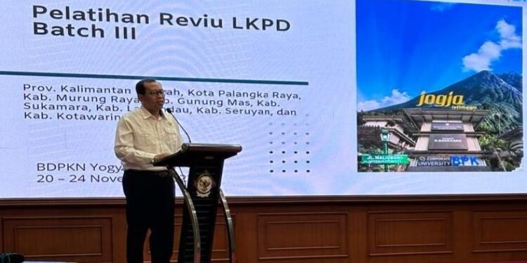 FOTO: MATAKALTENG - Kepala Balai Diklat PKN BPK RI Yogyakarta saat membuka secara resmi Diklat Reviu atas Laporan Keuangan Pemerintah Daerah.