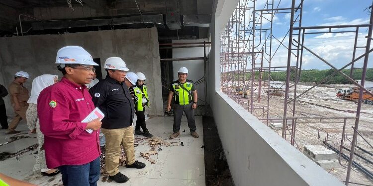 FOTO: MATAKALTENG - Wagub Kalteng Tinjau Pembangunan Rumah Sakit Hanau di Seruyan.