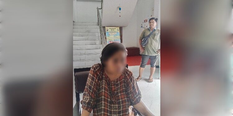 FOTO: IST/MATA KALTENG - Perempuan yang diduga ODGJ saat diamankan.
