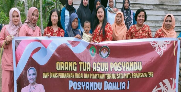 FOTO : IST/MATA KALTENG - Kegiatan orang tua asuh posyandu Dahlia I di Desa Basawang, Kecamatan Teluk Sampit, Kotim, 21 November 2023.