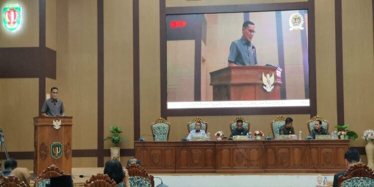 FOTO : ANR/MATAKALTENG - Eterly, saat menyampaikan hasil laporan pada rapat Paripurna DPRD Katingan Ke-7 Masa Persidangan I, Tahun Sidang 2023.