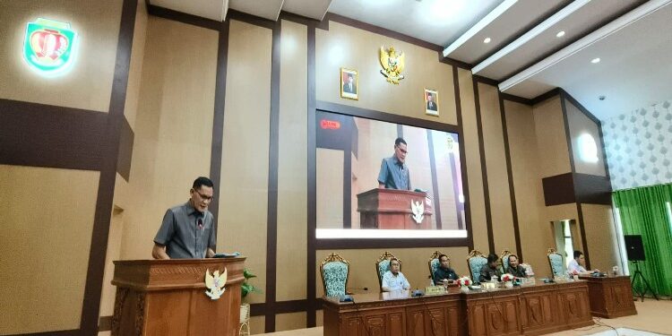 FOTO : ANR/MATAKALTENG - Eterly, saat menyampaikan hasil laporan pada rapat Paripurna DPRD Katingan Ke-7 Masa Persidangan I, Tahun Sidang 2023.