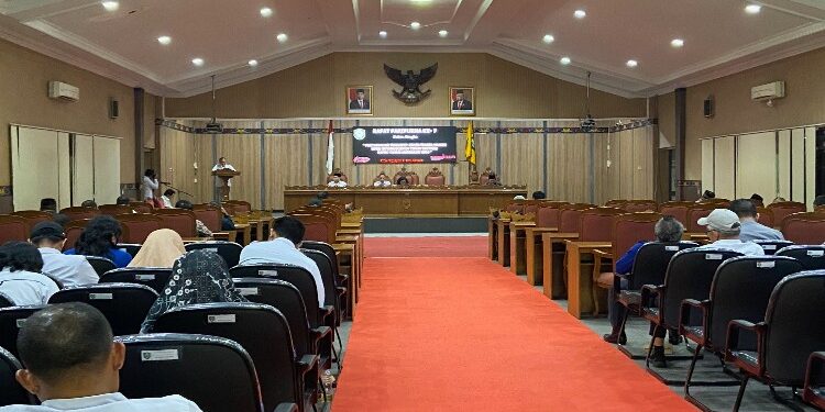 FOTO: DIAN/MATA KALTENG - Rapat paripurna Penyampaian pendapat akhir fraksi fraksi DPRD Kotim tentang R APBD tahun anggaran 2024.