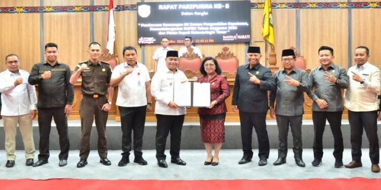 FOTO: DIAN/MATA KALTENG - Persetujuan nota kesepakatan Ranperda APBD Murni 2024 antara DPRD Kotim dan pemerintah daerah, 22 November 2023.