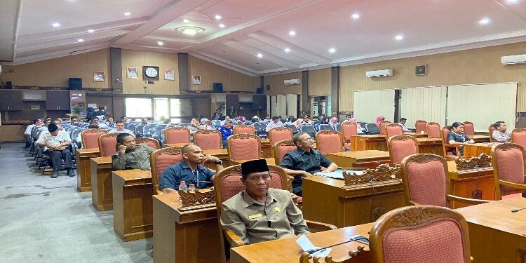 FOTO:DIAN/MATA KALTENG - Rapat paripurna penyampaian hasil reses masing masing daerah pemilihan pada DPRD Kotim.