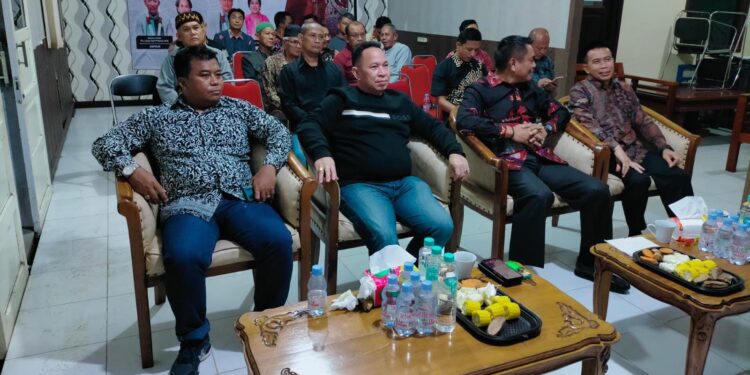 FOTO: MATAKALTENG - Ketua DPRD Mura Turut Diundang Nobar Gelar Budaya Wayang Kulit.