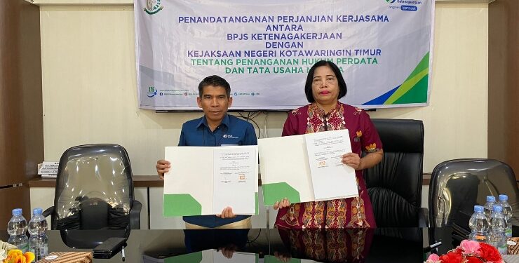 FOTO : BPJS/MATA KALTENG - Penandatanganan kerjasama antara BPJS Ketenagakerjaan dan BPJamsostek.